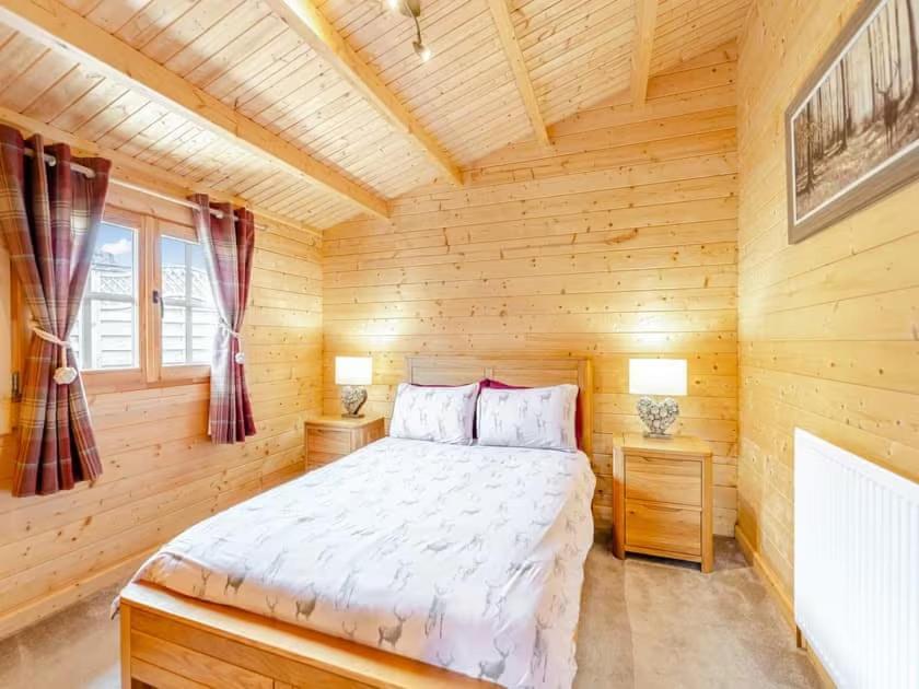 Lochinvar - Clydesdale Log Cabin With Hot Tub Airdrie Esterno foto