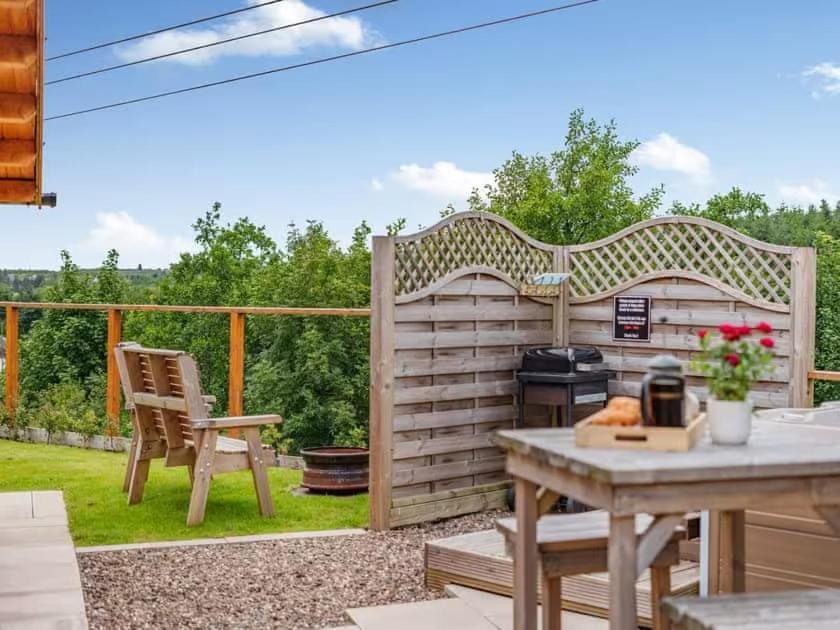 Lochinvar - Clydesdale Log Cabin With Hot Tub Airdrie Esterno foto