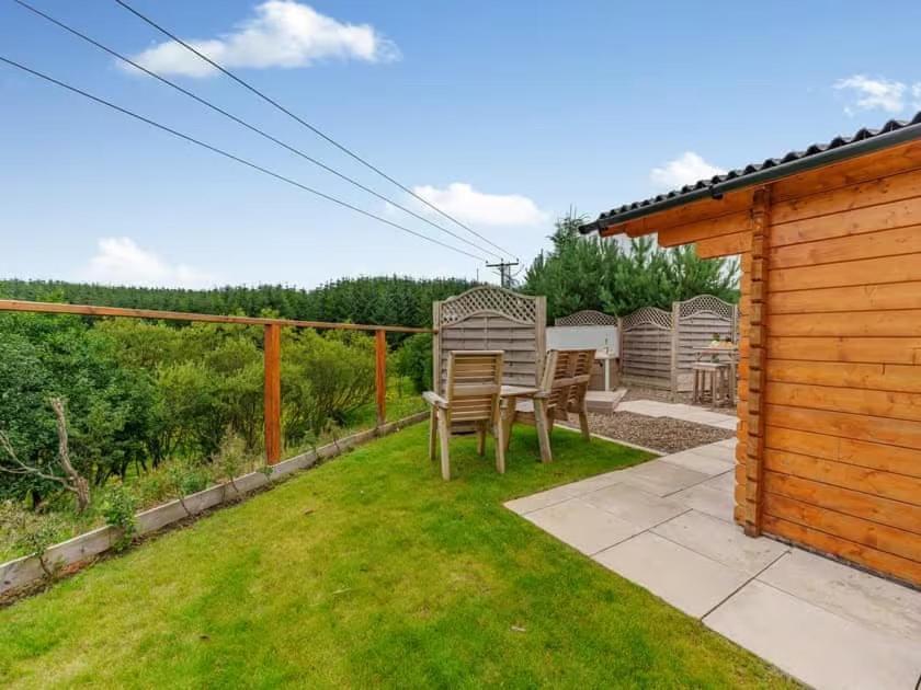 Lochinvar - Clydesdale Log Cabin With Hot Tub Airdrie Esterno foto